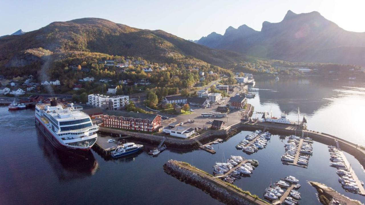 Ornes Hotell Exteriér fotografie